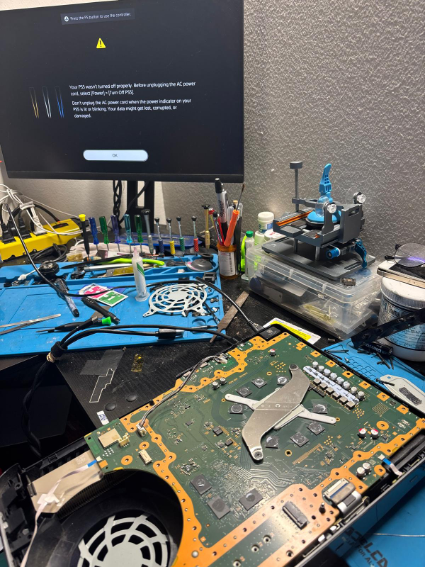 Checking display after fixing HDMI on PS5