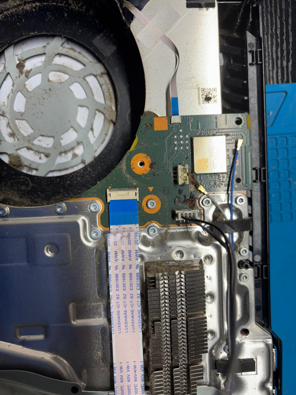 Cleaning motherboard of PS5